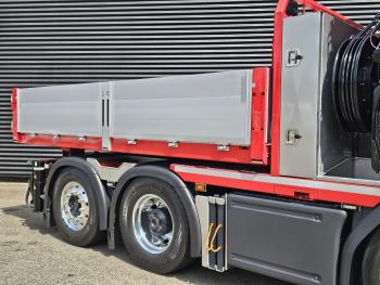Scania R590 V8 8x2 / HMF 9520 CRANE - JIB - WINCH / TRACTOR